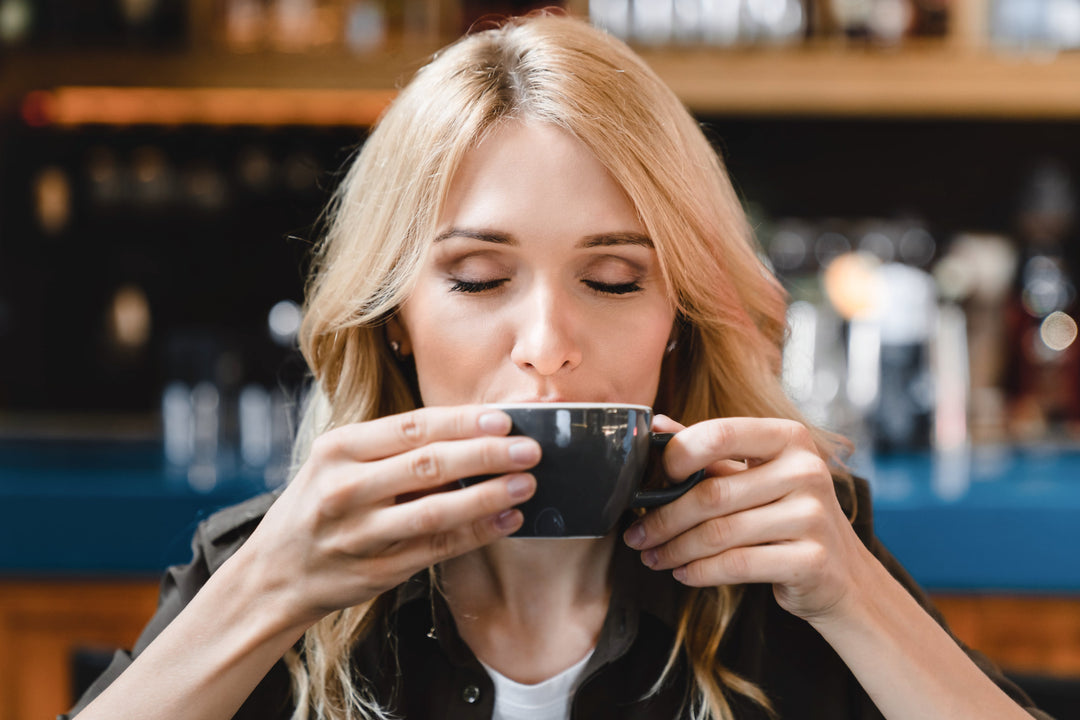 Entkoffeinierter Tee: Genuss ohne Koffein – So schmeckt Tee zu jeder Tageszeit
