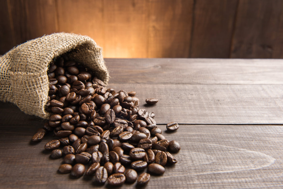 Entkoffeinierte Kaffeebohnen als Tee-Zutat